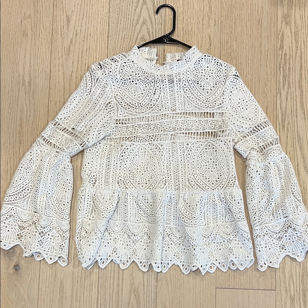 Beautiful White Lace Bell Sleeve Top. Size 4